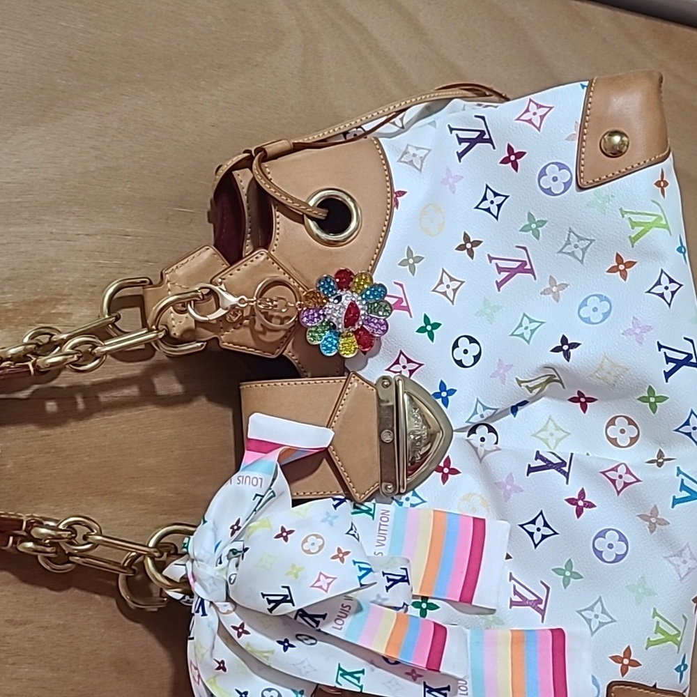 Louis Vuitton Ursula GM - Picture 3 of 15